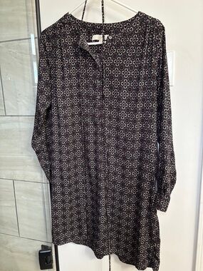 LOFT Black Long-Sleeve Printed Shift Dress